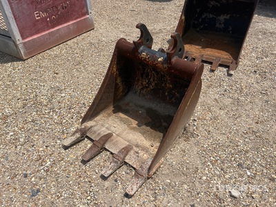 John Deere 30 in Q/C Digging Excavator Bucket