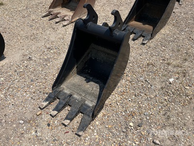 John Deere 18 in Q/C Digging Excavator Bucket