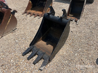 John Deere 18 in Q/C Digging Excavator Bucket