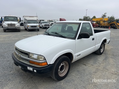 1999 Chevrolet S-10 4x2 Pickup