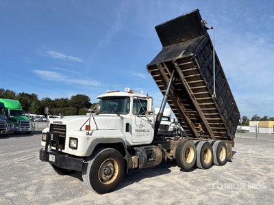 2002 Mack RD688S Autocarro ribaltabile 3 assi