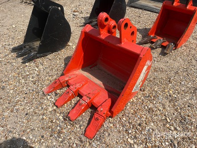 Kubota K7785 16.5 in Digging Excavator Bucket