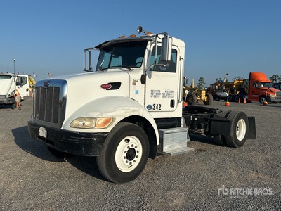 2010 Peterbilt 337 Tracteur Routier
