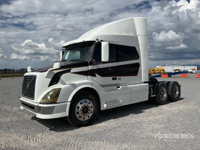2013 Volvo VNL64 6x4 Tractocamion con Dormitorio / Ciągnik siodłowy T/A z kabiną sypialną