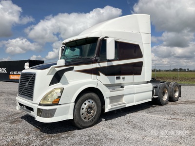 2013 Volvo VNL64 6x4 Tractocamion con Dormitorio / Ciągnik siodłowy T/A z kabiną sypialną