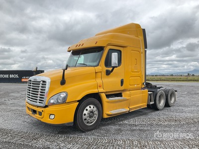 2016 Freightliner Cascadia 125 6x4 Tractocamion con Dormitorio / Ciągnik siodłowy T/A z kabiną sypialną