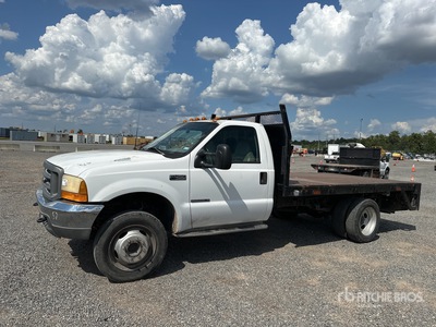 2001 Ford F-450 4x2 Camion à Plateau