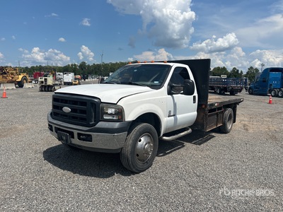 2000 Ford F-450 4x2 Flatbed Truck
