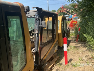 Cat 322B Cab - Fits Cat