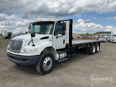 2015 International 4400SBA 6x4 Camion à Plateau