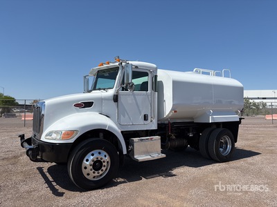2011 Peterbilt 337 2500 gal 4x2 Camion cisterna de agua