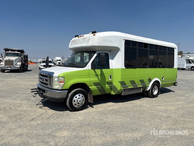 2009 Ford E-450 4x2 Shuttle Bus