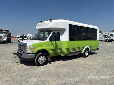 2009 Ford E-450 4x2 Shuttle Bus