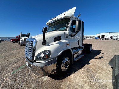 2017 Freightliner Cascadia 113 4x2 Ciągnik siodłowy z kabiną dzienną S/A