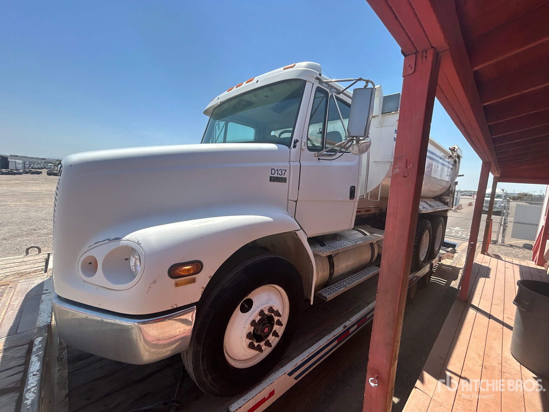 2000 Freightliner FL112 6x4 Conjunto de Transferencia