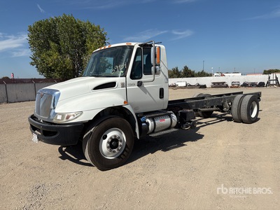 2017 International 4300 4x2 Autocarro cabina e telaio