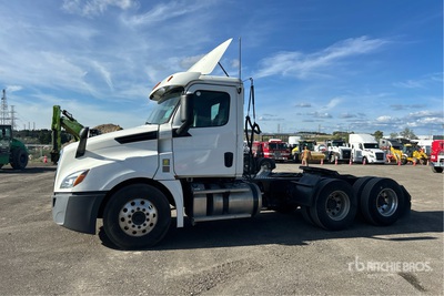 2019 Freightliner Cascadia 126 6x4 T/A Day Cab Truck Tractor