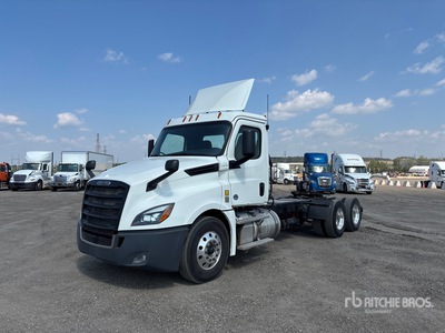 2019 Freightliner Cascadia 126 6x4 T/A Day Cab Truck Tractor