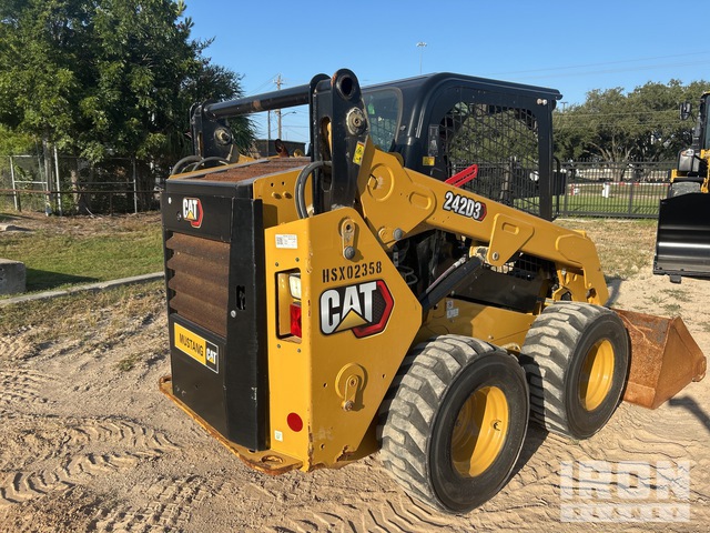 MINI CARGADOR SOBRE RUEDAS 2022 CATERPILLAR 242D3