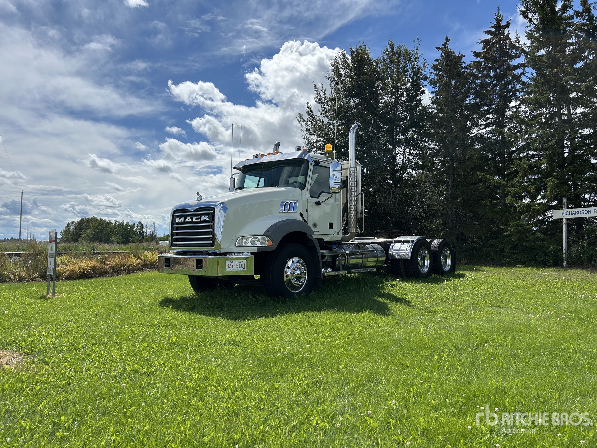 2019 Mack GR64BT 6x4 T/A Day Cab Truck Tractor