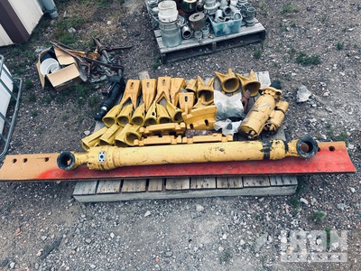 Quantity of Bucket Teeth to fit: Komatsu PC138 & PC228 Tracked Excavator / Cutting Edges & Cylinder to fit: Cat 140G Motor Grader