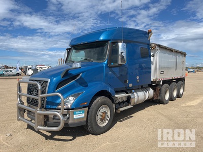 2020 Volvo VNL 69T740 8x6 Sleeper Tri/A Camión dumper