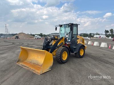 2023 John Deere 324 P-Tier Pala Cargadora