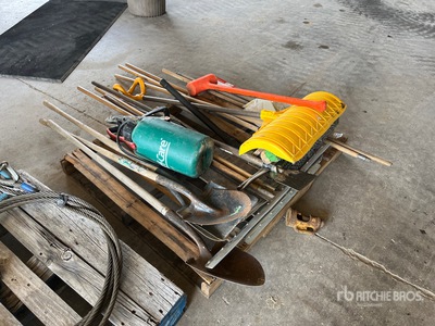 Quantity of shovels, Brooms, Squeegees Divers