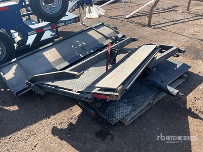 Quantity of (2) Lift Gates Varios, piezas para camion