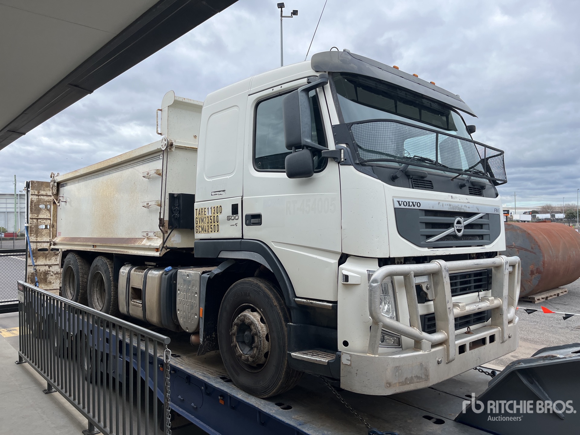 2013 Volvo FM500 6x4 T/A Dump Truck