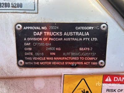 2018 DAF 6x4 T/A Camión dumper