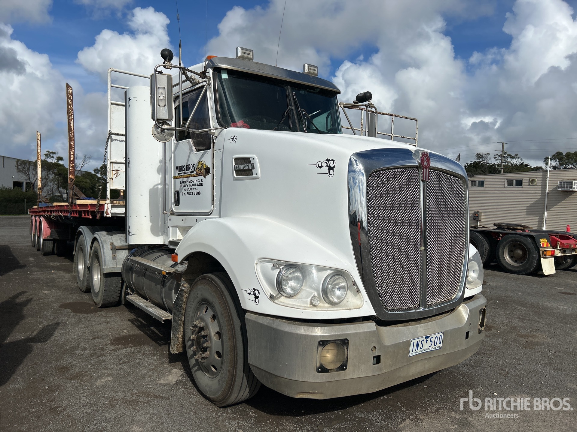 2013 Kenworth T609 T/A Day Cab Truck Tractor