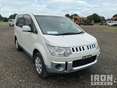 2014 年 Mitsubishi DELICA Passenger Van