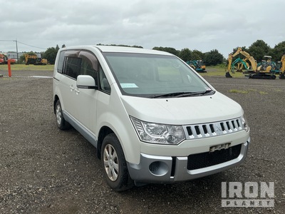 2014 年 Mitsubishi DELICA Passenger Van