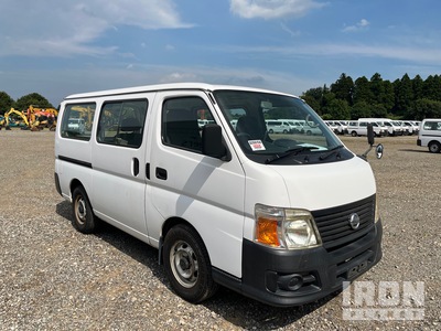 2010 Nissan Caravan Furgoneta de pasajeros