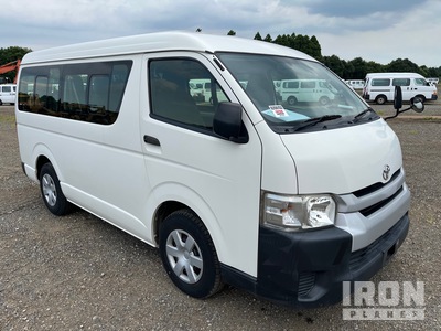 2015 Toyota Hiace WAG Fourgonnette de passagers