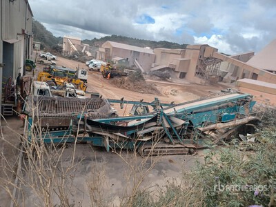 2010 Powerscreen Chieftain 2100X Inoperable. مصنع الفرز