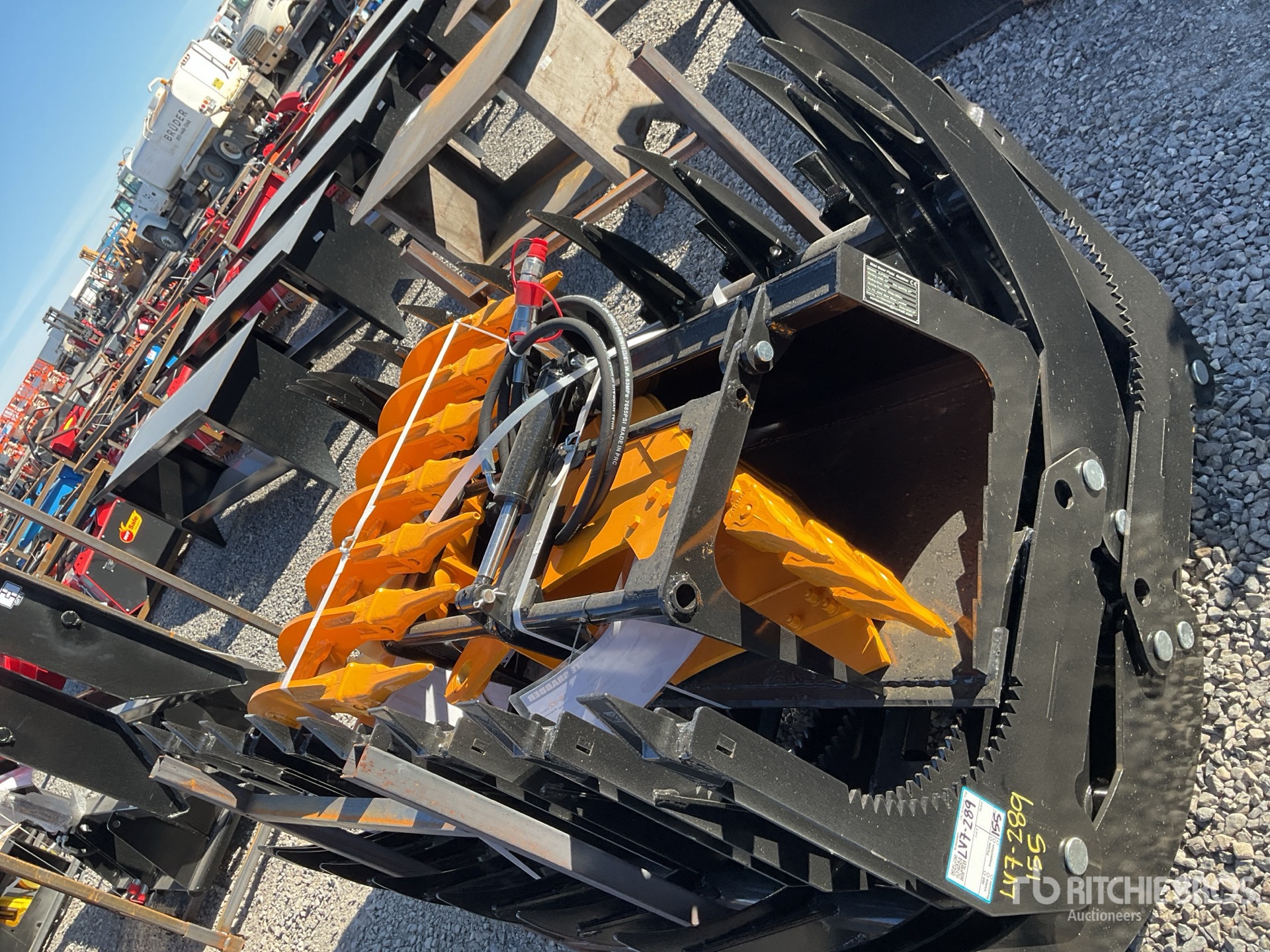 2025 GIYI GYCLG72C Skid Steer Grapple (Unused)