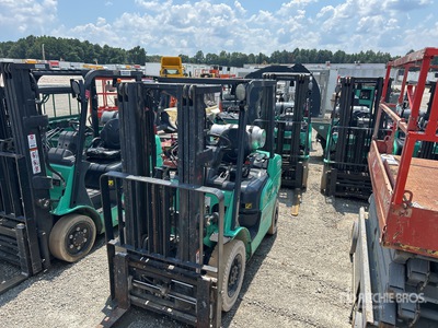 2020 Mitsubishi FG25N5MT 5000 lb Cushion Tire Chariot Élévateur