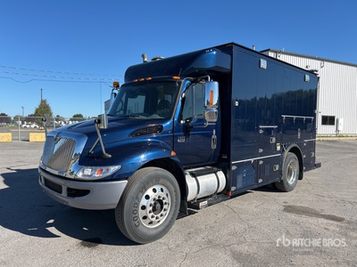 2002 International 4300 4x2 Utility Truck