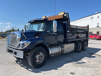 2010 International 7600 6x4 Extended Cab Autocarro ribaltabile 2 assi
