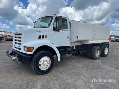 1998 Ford LT8501 4000 gal 6x4 Camion à eau