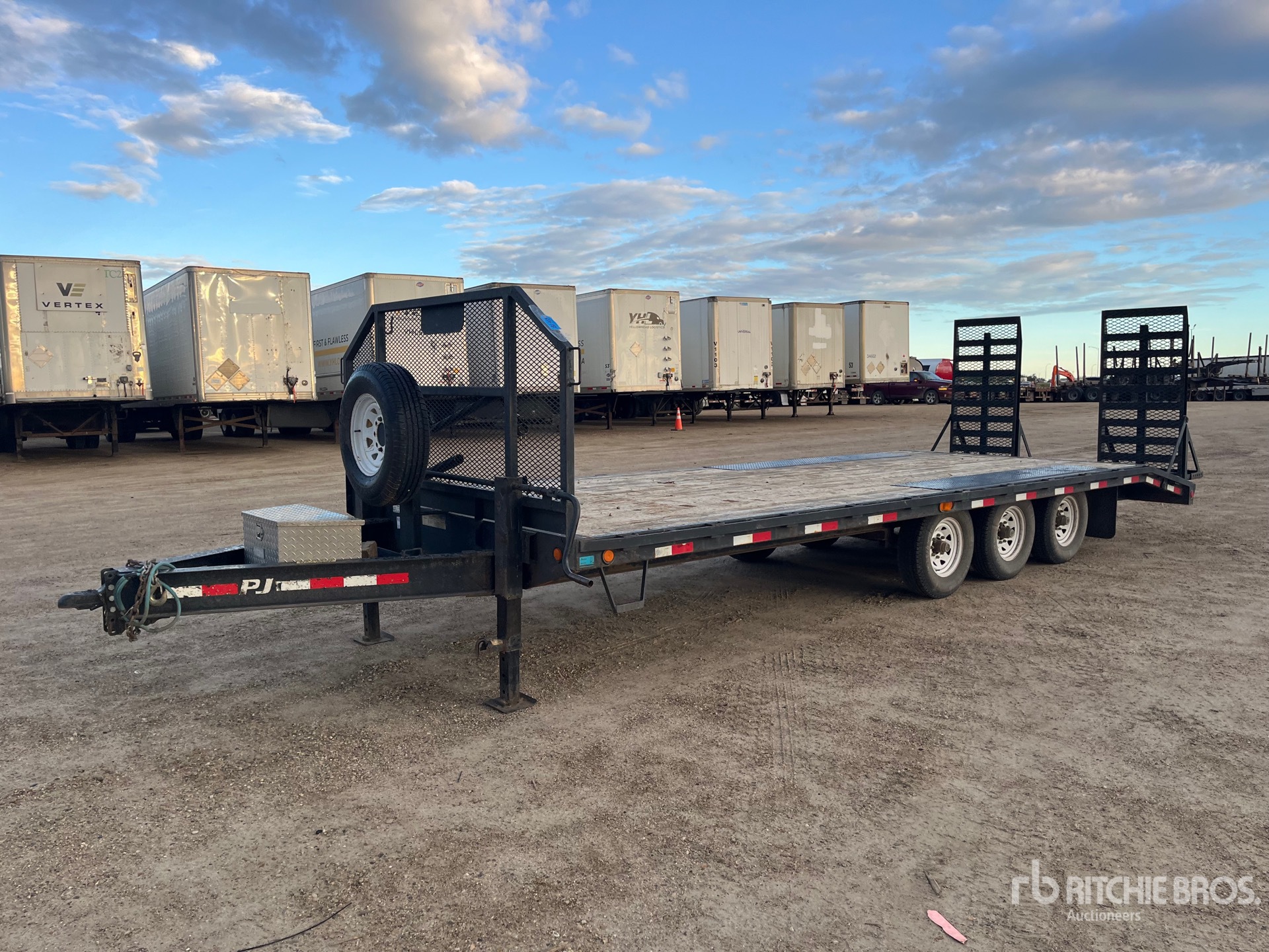 2014 PJ F8243 24 ft Tri/A Equipment Trailer