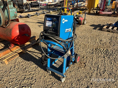 2010 Miller Miller Matic 211 150 A Mobile معدة لحام كهربائي