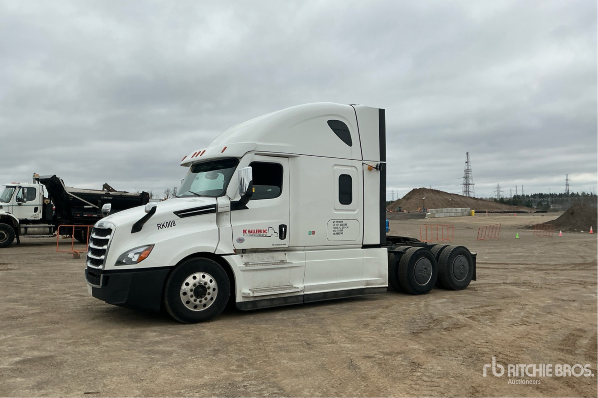 2021 Freightliner Cascadia 126 6x4 T/A Sleeper Truck Tractor