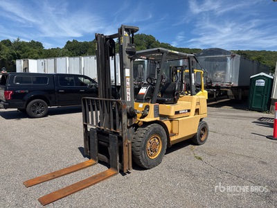2004 Cat GP40K 8000 lb Pneumatic Tire Forklift