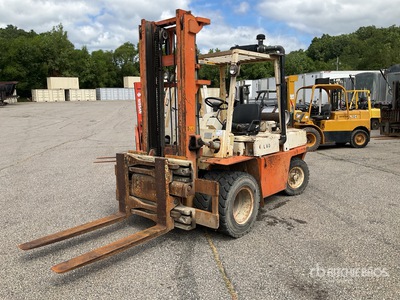 1996 Nissan BGF03A40V 6525 lb Pneumatic Tire Forklift