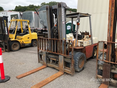 2000 Nissan BGF03A40V 5950 lb Pneumatic Tire Chariot Élévateur