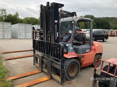 2006 Toyota 7FGKU40 8200 lb Pneumatic Tire Forklift