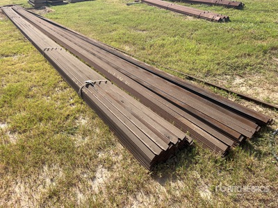 Quantity of (2) Bundles of 2 in x 2 in x 40 ft Angle Iron Materiale edile
